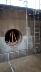 Bauwerksinstandsetzung, Beschichtung, Betonsanierung, Rissinjektion, Sandstrahlung, Korrosionsschutz, Brückenkonstruktion, WHG §19, Carbon-Kohlefaser-Lamellen, Stahlverstärkung, Trockenlegung, Brandschadensanierung. Peper & Oss UG ist Ihr kompetenter Ansprechpartner für die Instandsetzung und Beschichtung von Bauwerken und Betonflächen in Mainz und der Umgebung. Ihr Spezialist für Betoninstandsetzung und -beschichtung in Mainz und Umgebung. Ihr erfahrener Partner für Betonsanierung und Oberflächenschutz in Mainz. Professionelle Bauwerksinstandsetzung und Beschichtungsdienstleistungen in Mainz und Umgebung. Zuverlässige Lösungen für Betonreparatur und Oberflächenbeschichtung in Main.