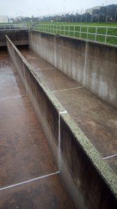 Bauwerksinstandsetzung, Beschichtung, Betonsanierung, Rissinjektion, Sandstrahlung, Korrosionsschutz, Brückenkonstruktion, WHG §19, Carbon-Kohlefaser-Lamellen, Stahlverstärkung, Trockenlegung, Brandschadensanierung. Peper & Oss UG ist Ihr kompetenter Ansprechpartner für die Instandsetzung und Beschichtung von Bauwerken und Betonflächen in Mainz und der Umgebung. Ihr Spezialist für Betoninstandsetzung und -beschichtung in Mainz und Umgebung. Ihr erfahrener Partner für Betonsanierung und Oberflächenschutz in Mainz. Professionelle Bauwerksinstandsetzung und Beschichtungsdienstleistungen in Mainz und Umgebung. Zuverlässige Lösungen für Betonreparatur und Oberflächenbeschichtung in Main.